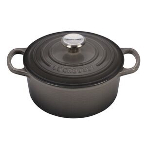 $270 Le Creuset Signature Enameled Cast Iron Round Dutch Oven OYSTER 2 qt 1.8 L